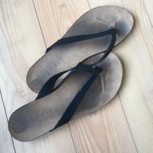 E sprit Leather flip flops!